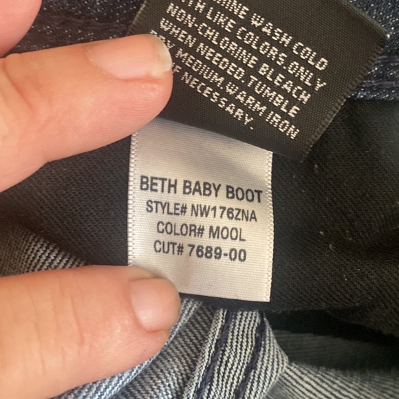 Hudson from Neiman’s Blue BethBaby Boot blue jeans w/ great fringe& back pockets - Picture 15 of 16